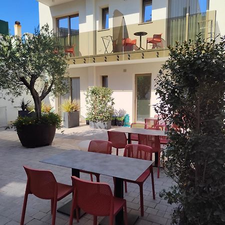 10 Catalani Rooms Порто Чезарео Екстериор снимка