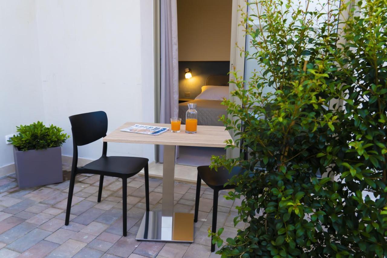 10 Catalani Rooms Порто Чезарео Екстериор снимка